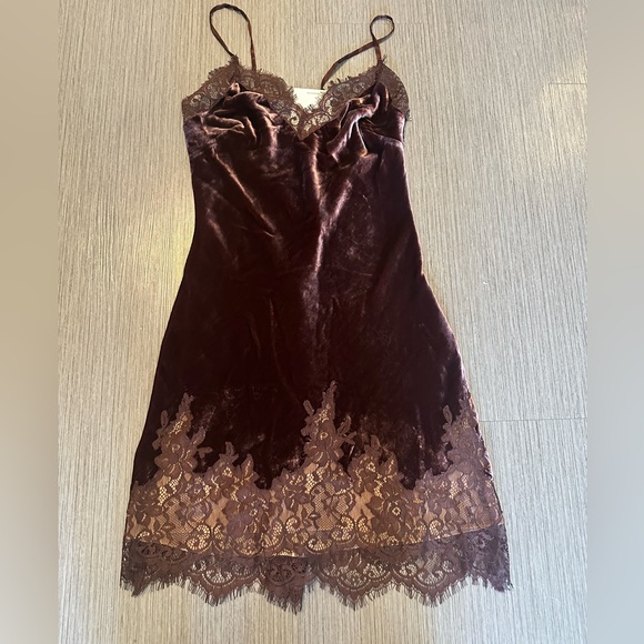 NWT Reformation Mahogany  Lace Velvet Dress - Picture 4 of 6